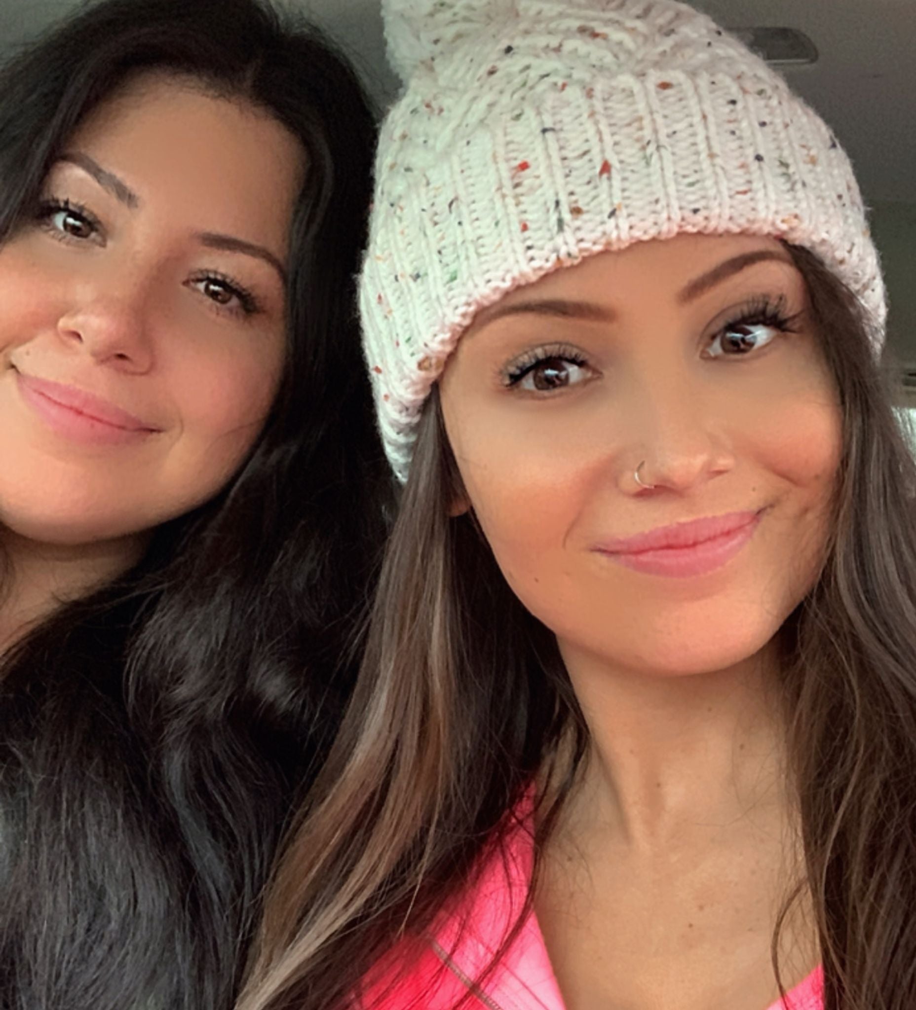 The Soeur sisters together.