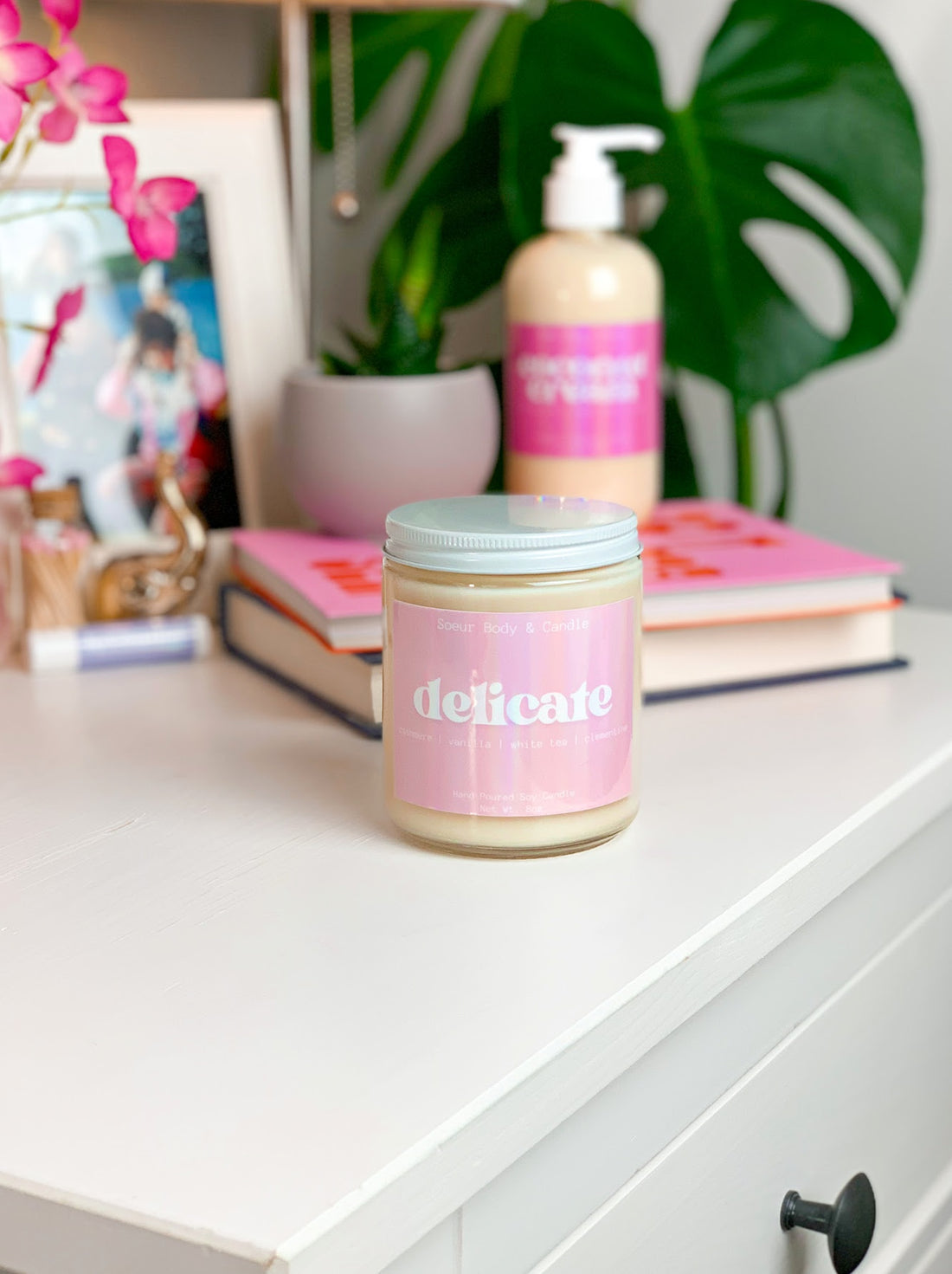 Delicate Soy Candle (cashmere, vanilla, white tea, clementine)