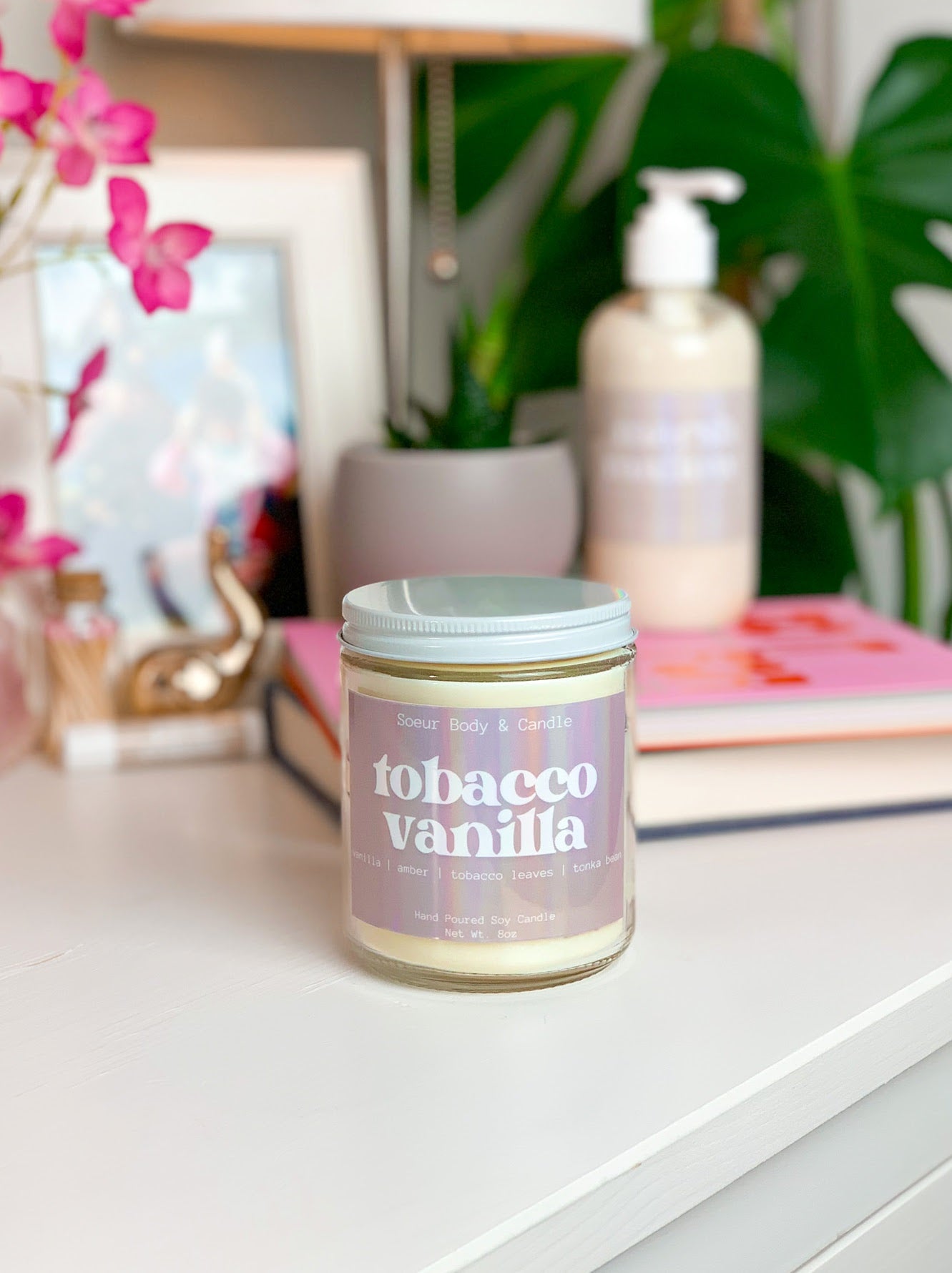 Tobacco Vanilla Soy Wax Candle with scents of vanilla, amber, tobacco leaves, and tonka bean (a dupe of the Tobacco Vanille scent by Tom Ford) that lasts up to 45 hours! This candle is cruelty-free, vegan, handmade, paraben and phthalate free, and sustainably packaged.